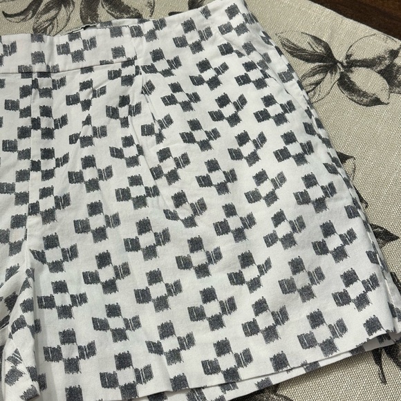 Madewell Black and White Shorts with Geometric Pattern - Picture 2 of 8